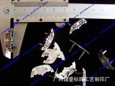 定制電腦高光鋁標牌、樂器鋁制銘牌商標及熱水器鋁質高光銘牌全面解析